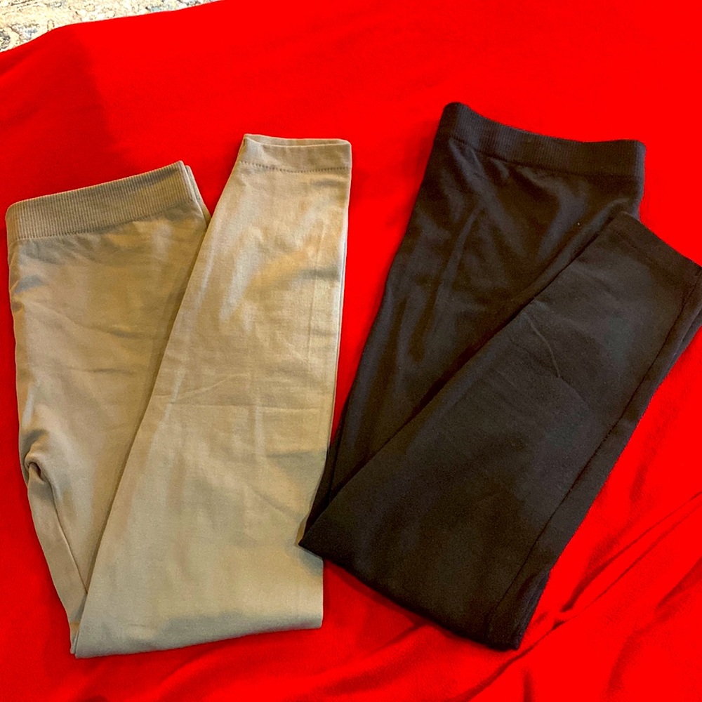 Feathers Maternity Fleece Lined Leggings in Gray & Black.